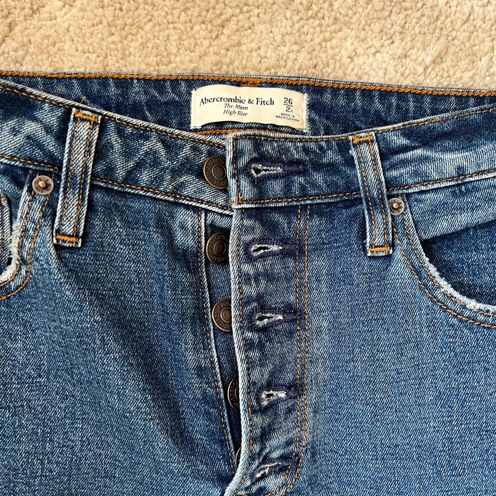 Abercrombie & Fitch High Rise Mom Jeans - Size 2 - Picture 4 of 4